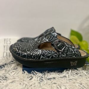 Alegria Black and White Patterned Mules